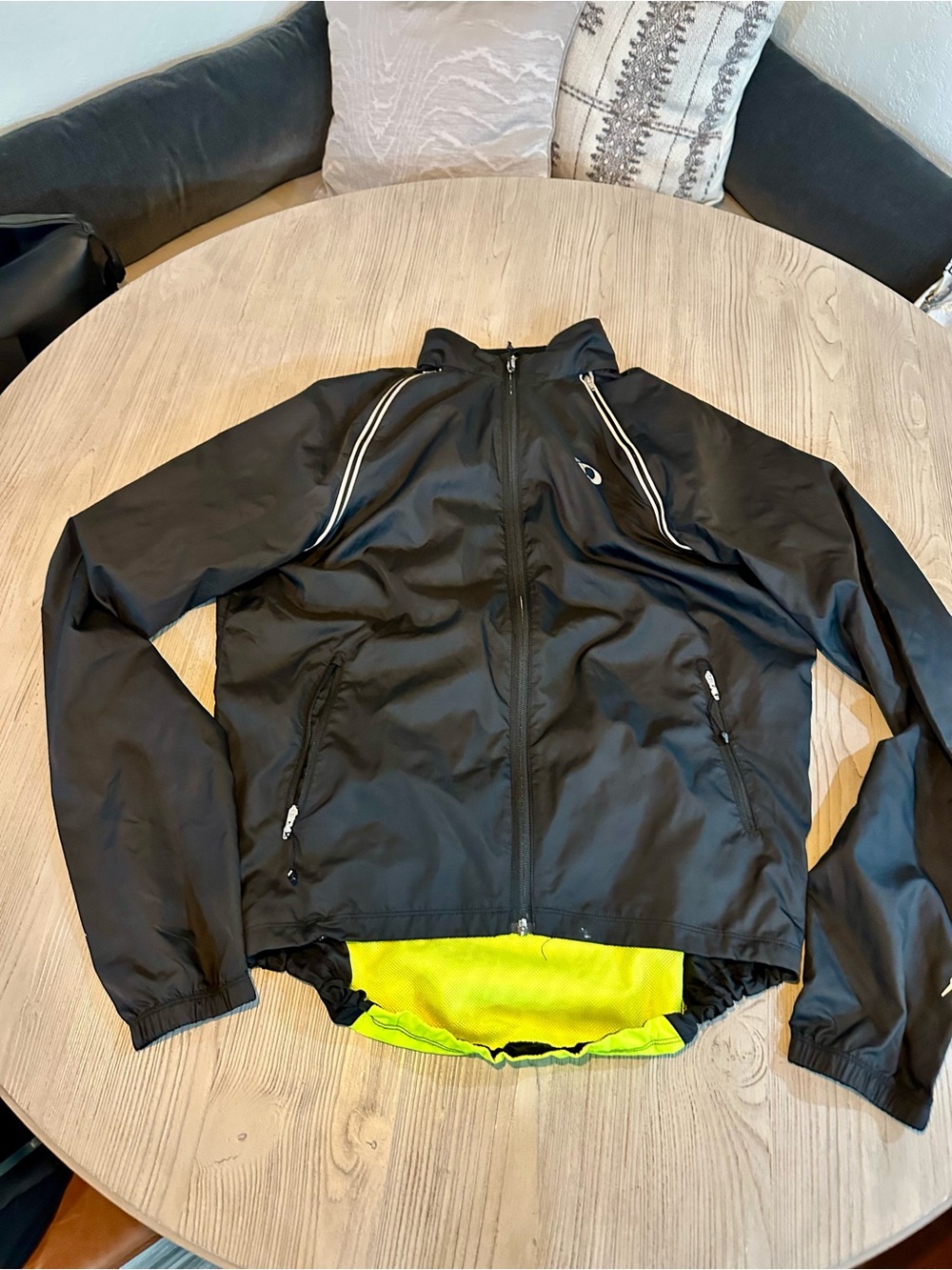 Pearl Izumi Black Jacket with Yellow Lining - Picture 2 of 9